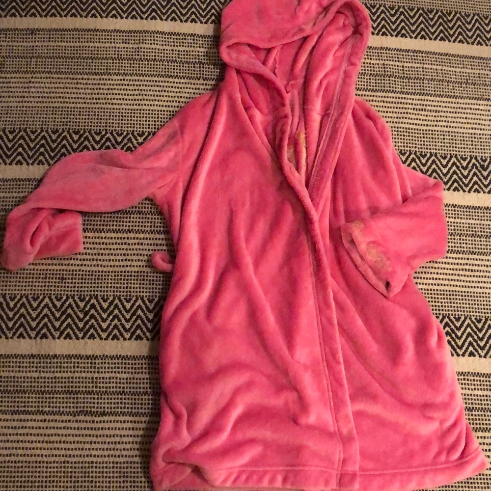 Pink Vs Robe - image 2